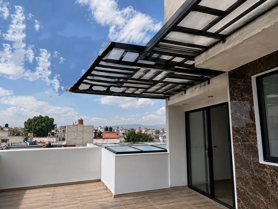 Domo de cristal con luminaria colgante, proyecto de Grupo CAAAV