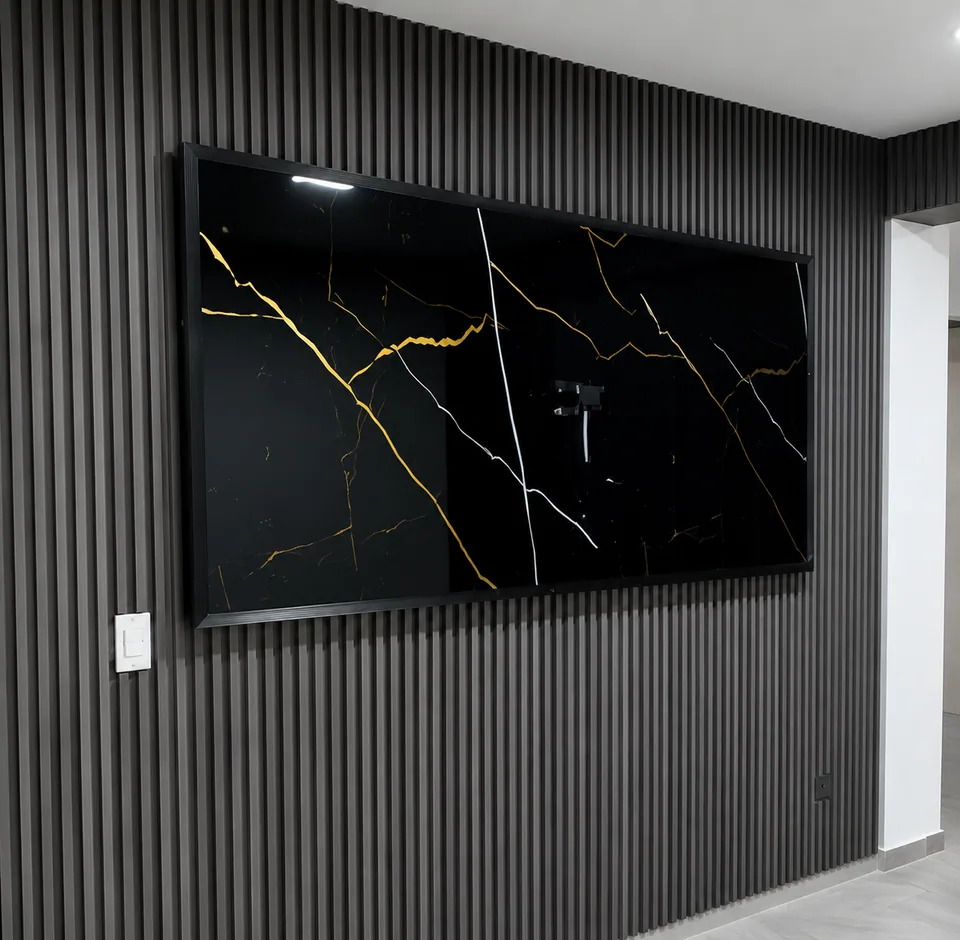 Muro forrado con lambrín decorativo, acabado de Grupo CAAAV